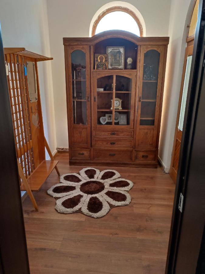 ホテル Central House Curtea de Argeş エクステリア 写真