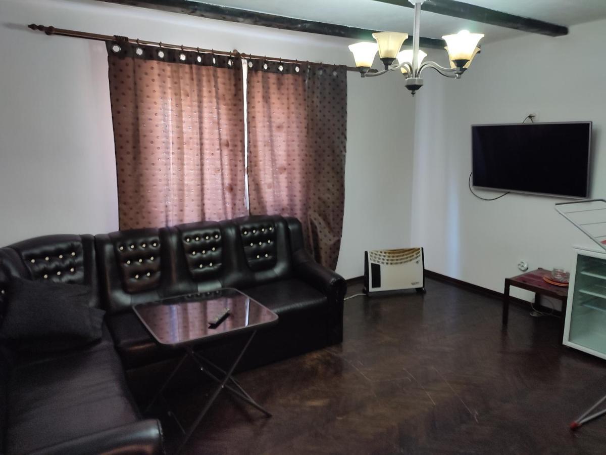 ホテル Central House Curtea de Argeş エクステリア 写真