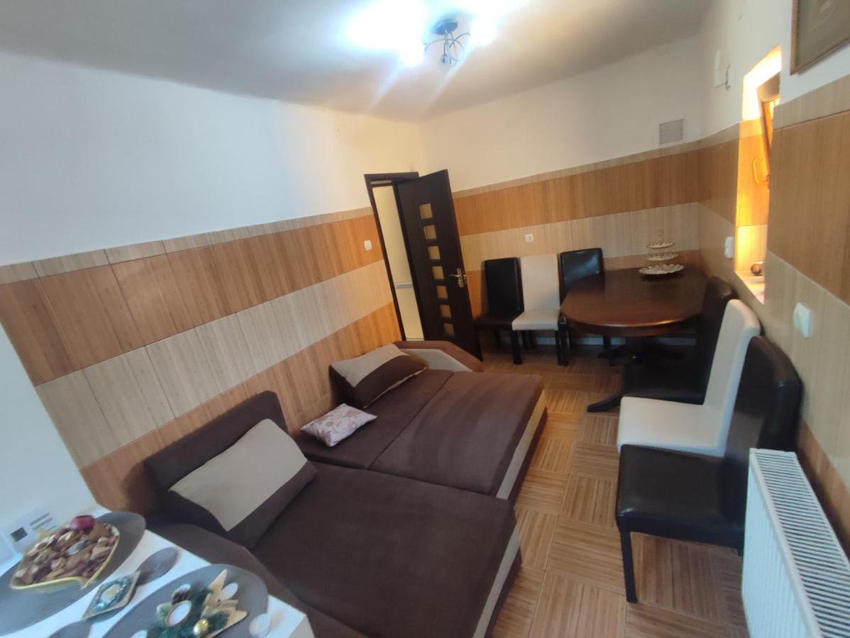 ホテル Central House Curtea de Argeş エクステリア 写真