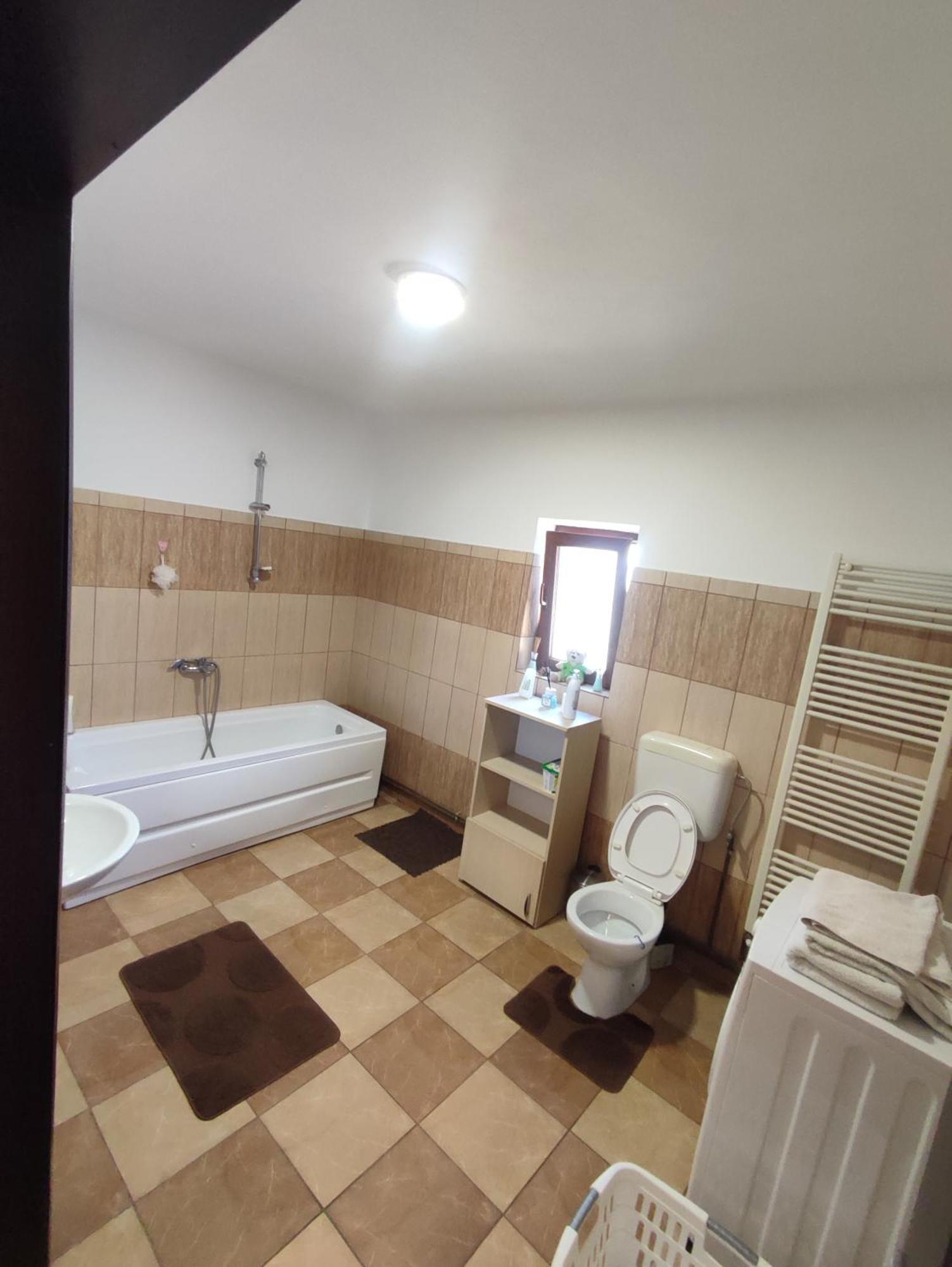 ホテル Central House Curtea de Argeş エクステリア 写真